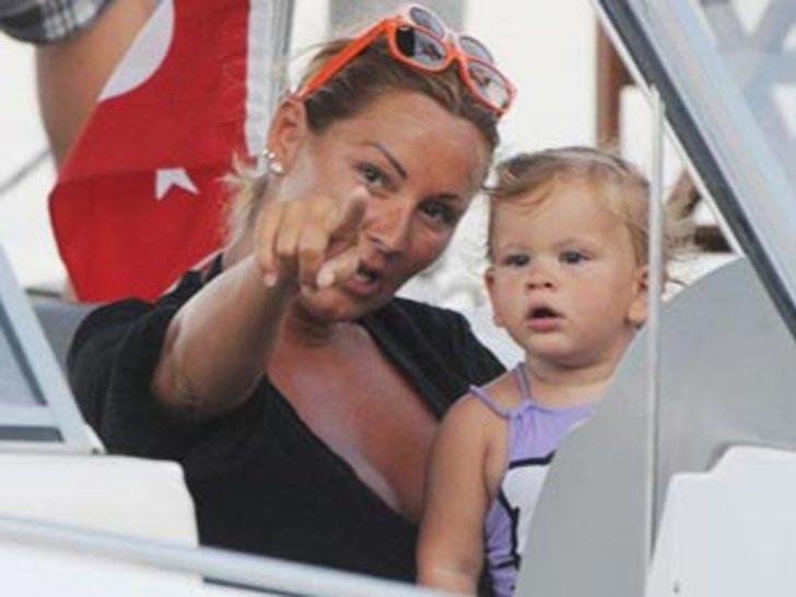 Anneye otomobil Ece'ye ayakkabı G3