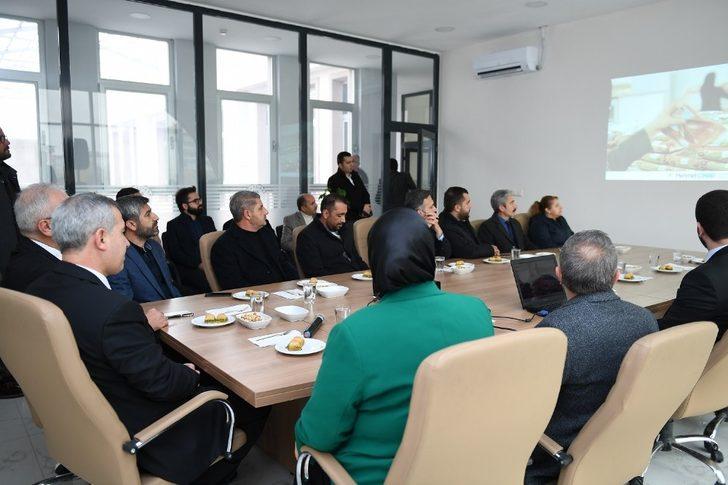 Başkan Çınar Emanet Çarşını inceledi G5