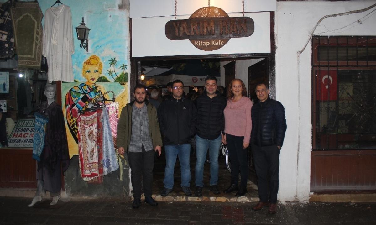 Tarihi han kitap kafe oldu