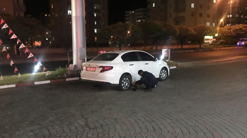 Kayseri'de bı&ccedil;aklı saldırıya uğrayan bir kişi petrol istasyonuna sığındı