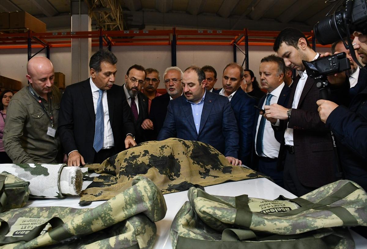 Bakan Varank, tekstille tarımı bir araya getiren fabrikayı inceledi