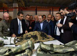 Bakan Varank, tekstille tarımı bir araya getiren fabrikayı inceledi