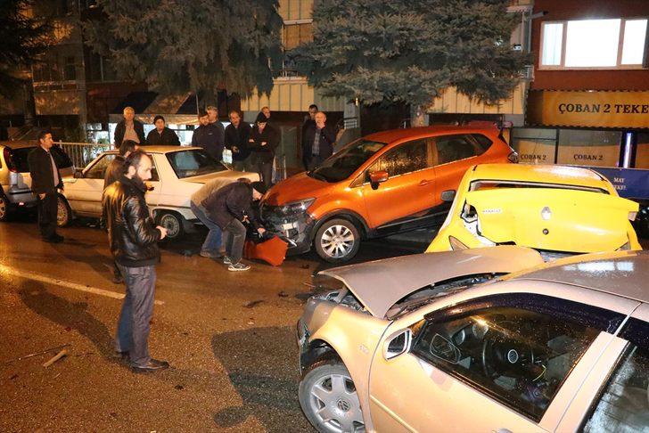 Alkollü sürücü park halindeki 7 araca çarptı G3