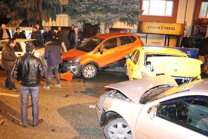 Alkollü sürücü park halindeki 7 araca çarptı G5