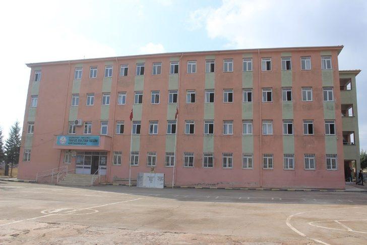 Ders esnasında tavan döküldü! Öğrenciler şans eseri kurtuldu G1