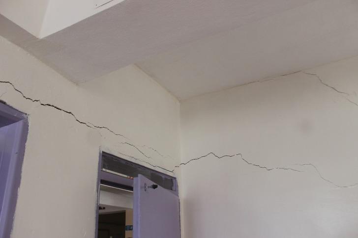 Ders esnasında tavan döküldü! Öğrenciler şans eseri kurtuldu G5