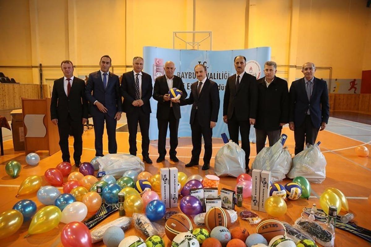 Bayburt&rsquo;ta okullara eğitim ve spor malzemesi desteği