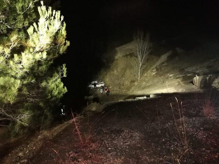 Kontrolden çıkan otomobil, uçurumdan aşağı yuvarlandı: 5 yaralı G2