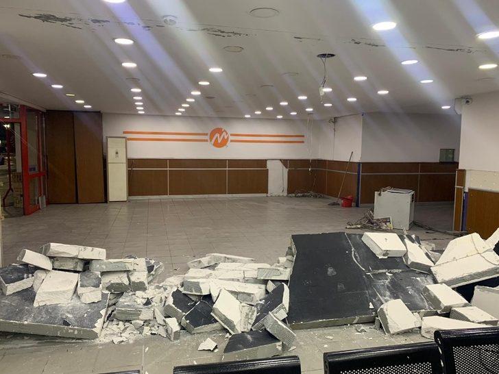 Esenler Otogarı’nda akılalmaz şekilde örülen duvarı çekiçle yıktı G4