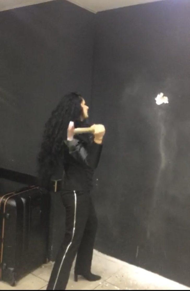 Esenler Otogarı’nda akılalmaz şekilde örülen duvarı çekiçle yıktı G1