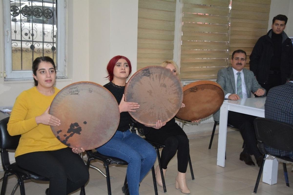 Vali Akbıyık&rsquo;tan Reng-i Hakkari&rsquo;ye ziyaret