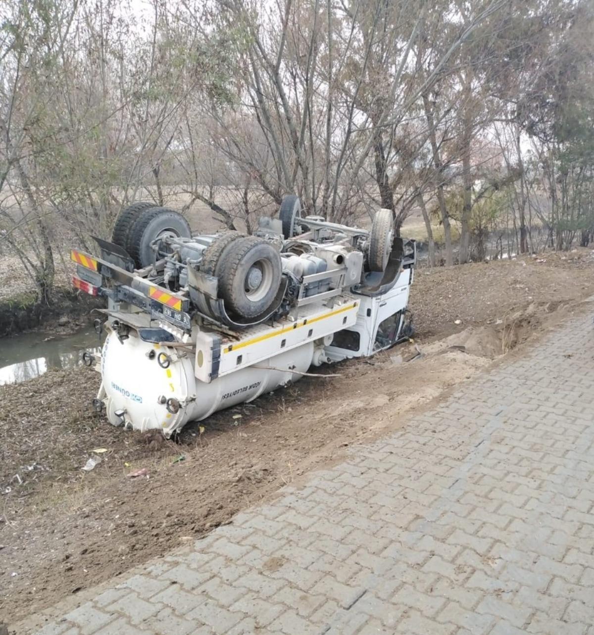 Iğdır&rsquo;da vidanj&ouml;r devrildi: 2 yaralı