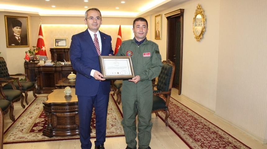 T&uuml;rk Hava Kurumundan Kaymakam ve Belediye Başkanına teşekk&uuml;r