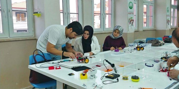 Köy okullarına çizgi izleyen robot hediye edildi G4