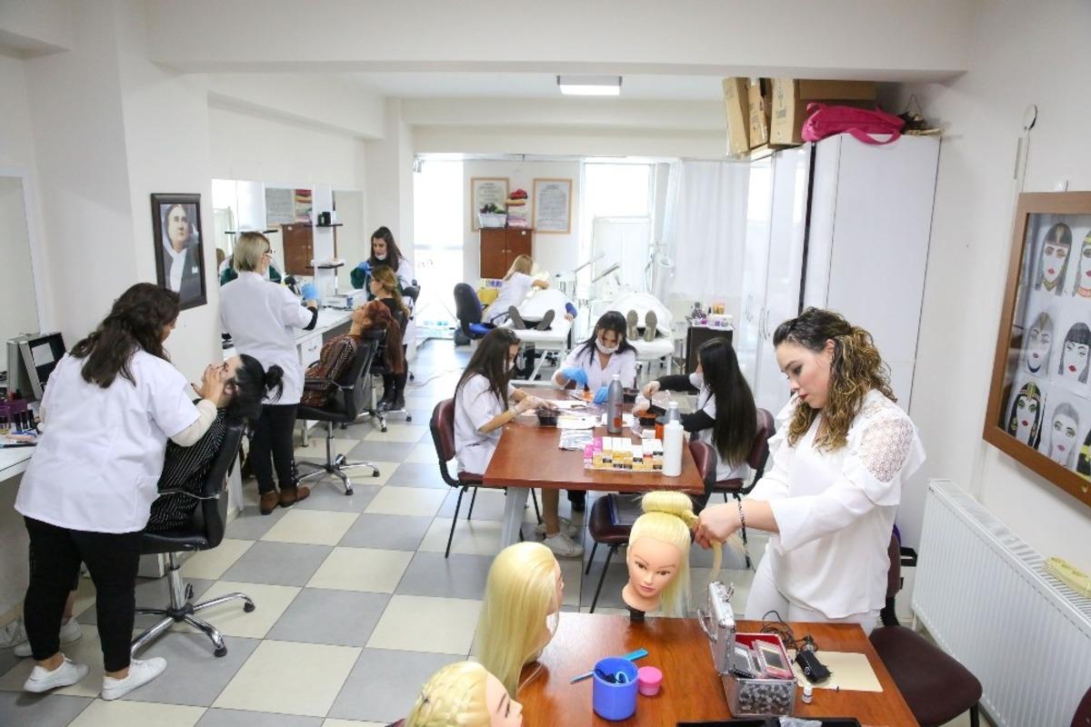 Buca&rsquo;da cilt bakım kurslarına tam not