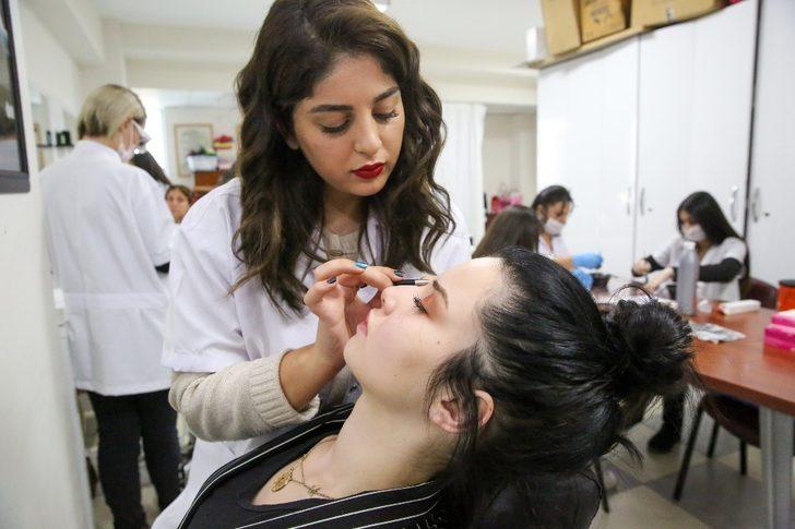 Buca’da cilt bakım kurslarına tam not G3