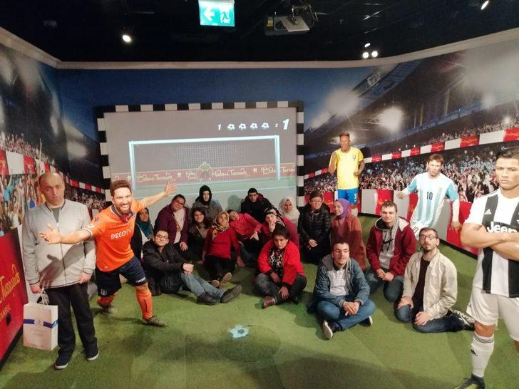 Engelliler Madame Tussauds Müzesi’ni ziyaret etti G2