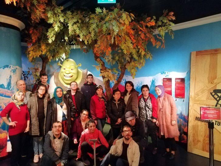 Engelliler Madame Tussauds Müzesi’ni ziyaret etti G3
