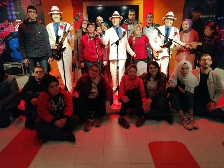 Engelliler Madame Tussauds Müzesi’ni ziyaret etti G4