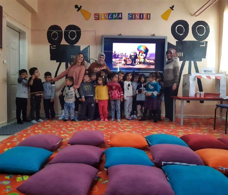 Uludere’de öğrencilere sinema sınıfı açıldı G3
