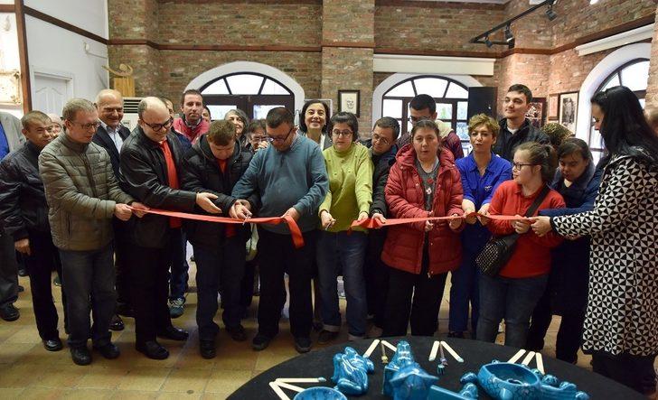 Özel gereksinimli bireyler el emeği ürünlerini ’Arayış’ sergisi ile beğeniye sundular G1