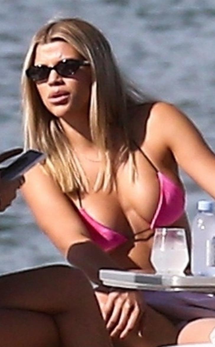 Pembe kadife bikinisiyle büyüledi G1