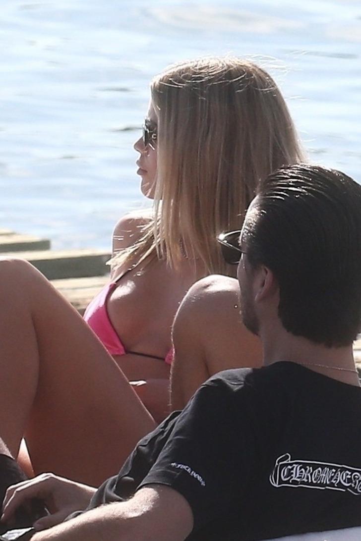 Pembe kadife bikinisiyle büyüledi G4