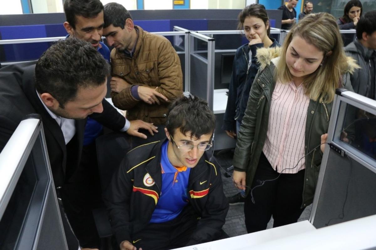 &Ouml;zel bireyler &Ccedil;ağrı Merkezi&rsquo;ni ziyaret etti