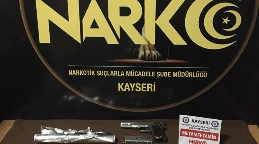 Kiralık ara&ccedil; ile uyuşturucu ticaretini polis engelledi