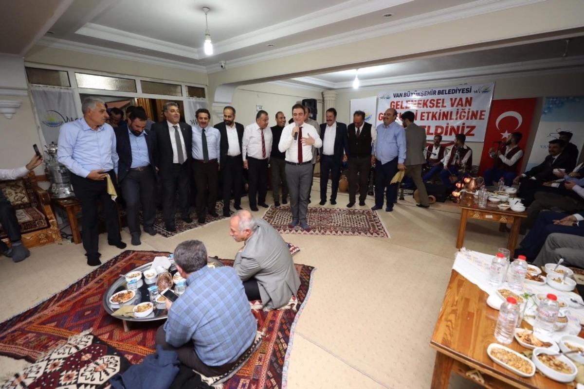 Van protokol&uuml; oturma gecesi ile stres attı