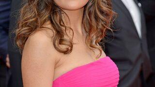 Ünlü oyuncu Salma Hayek'in kalçasına 800 bin beğeni! 