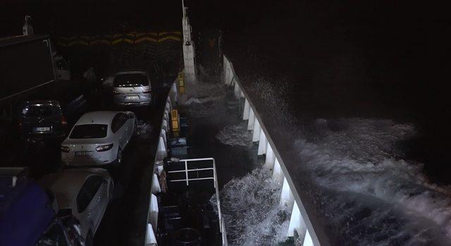 Marmara’daki fırtına feribot seferlerini vurdu