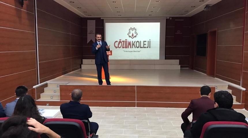 Rekt&ouml;r &Ouml;zt&uuml;rk, &Ccedil;&ouml;z&uuml;m Koleji&rsquo;nin konuğu oldu