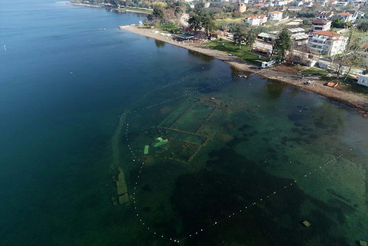 Su çekilmesi İznik Gölü'ndeki bazilikayı görünür hale getirdi G1