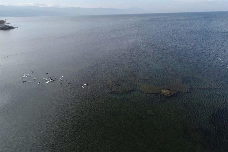 Su çekilmesi İznik Gölü'ndeki bazilikayı görünür hale getirdi G3