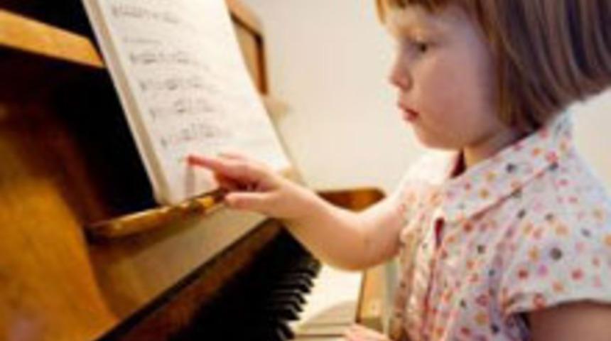 &Uuml;nl&uuml;ler Otizm İ&ccedil;in Buluşuyor!