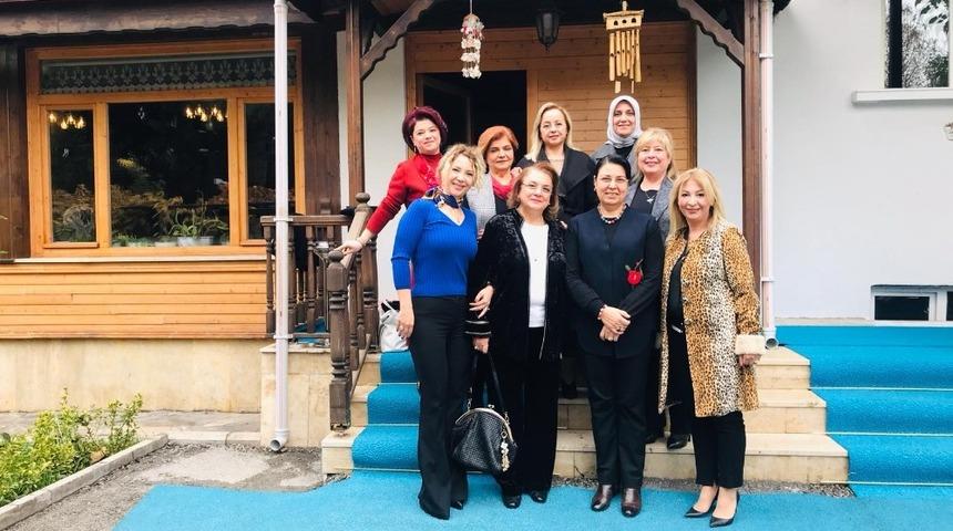 MEV&rsquo;li kadınlar Başkan eşiyle bursu konuştu