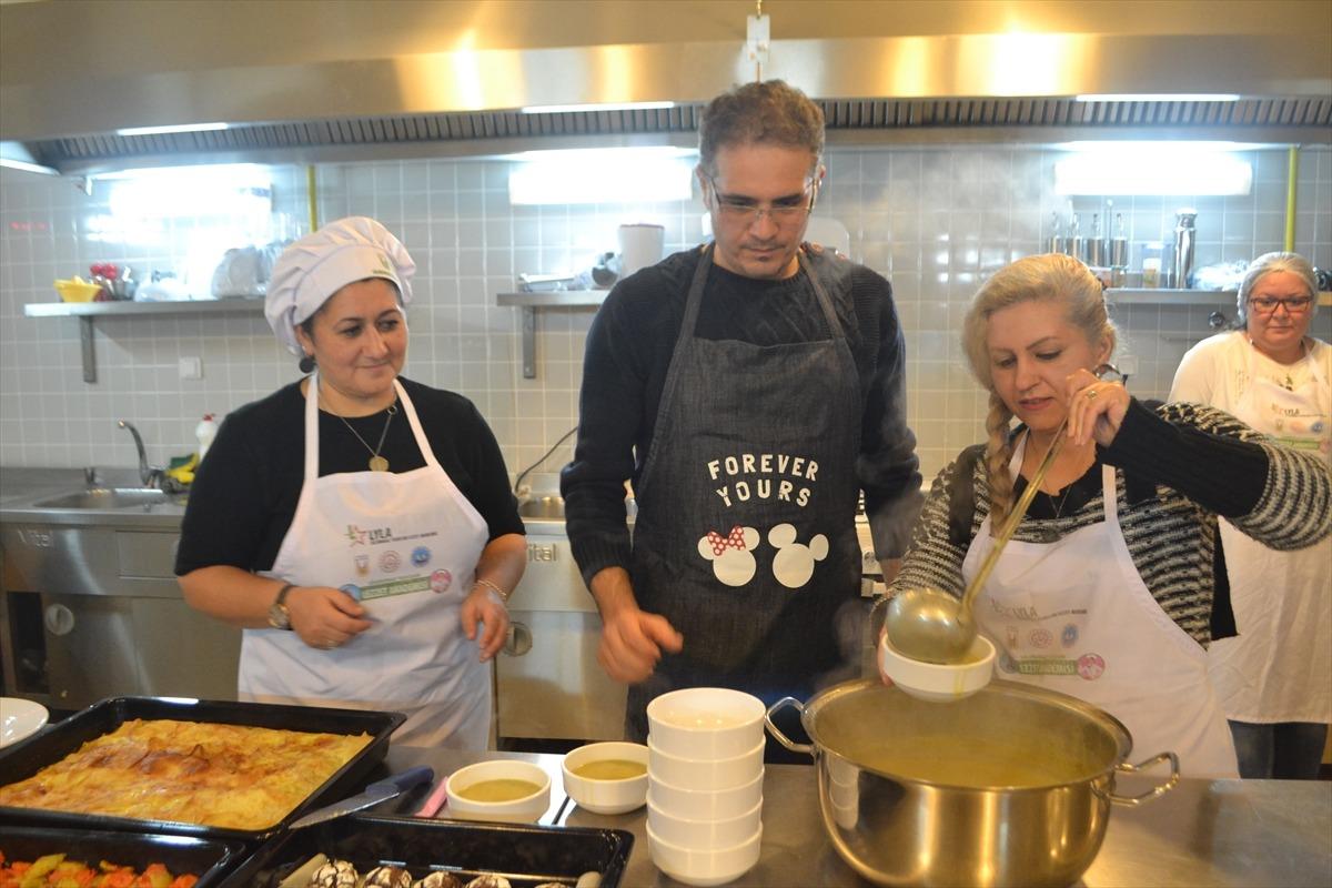 &Uuml;lkelerinde ustayken T&uuml;rkiye'de "aş&ccedil;ı yamağı" oldular