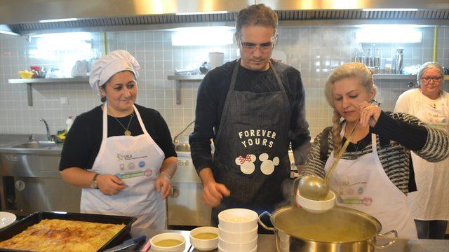 Ülkelerinde ustayken Türkiye'de aşçı yamağı oldular