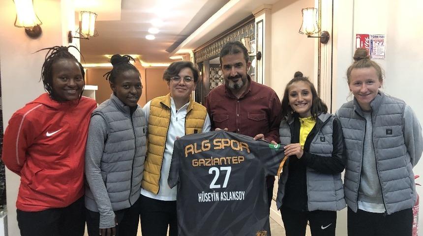 Kadın futbol takımına sponsor desteği