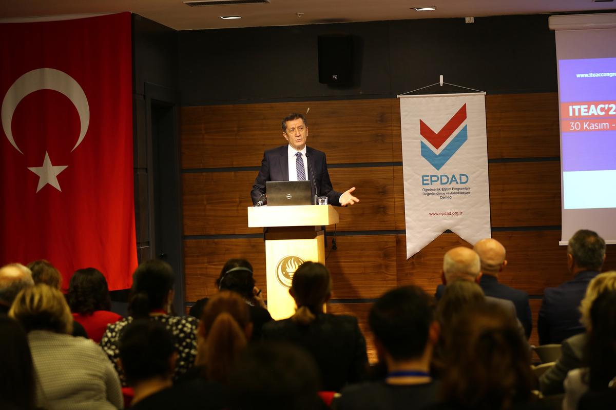 Bakan Sel&ccedil;uk: Pedagojik formasyon &uuml;cretsiz verilmeli, altyapısını kurduk