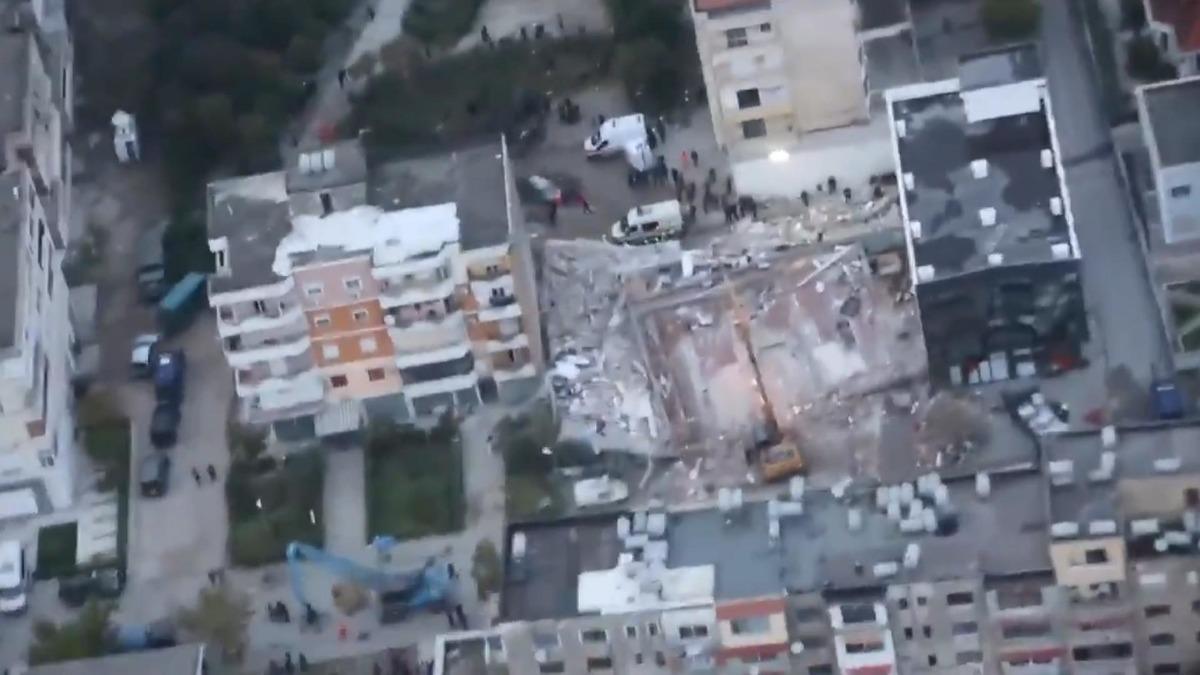 Arnavutluk'ta bilan&ccedil;o her ge&ccedil;en g&uuml;n artıyor... &Ouml;l&uuml; sayısı 50'ye &ccedil;ıktı