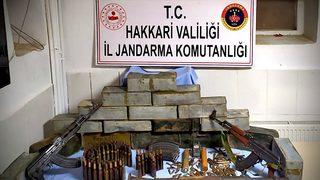 Hakkari'de PKK'lı teröristlere ait silah ve mühimmat ele geçirildi