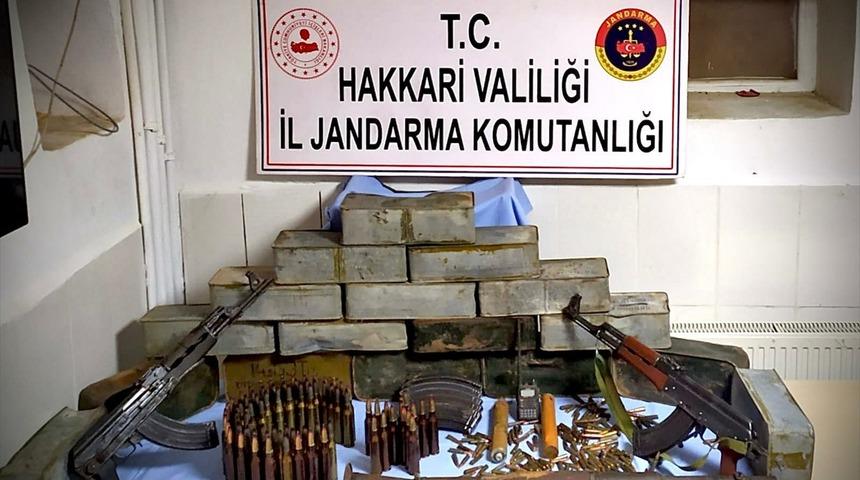 Hakkari'de PKK'lı teröristlere ait silah ve mühimmat ele geçirildi