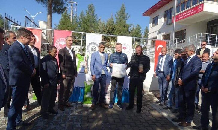 Siirtli çiftçilere yerli ve milli tohum dağıtıldı G1