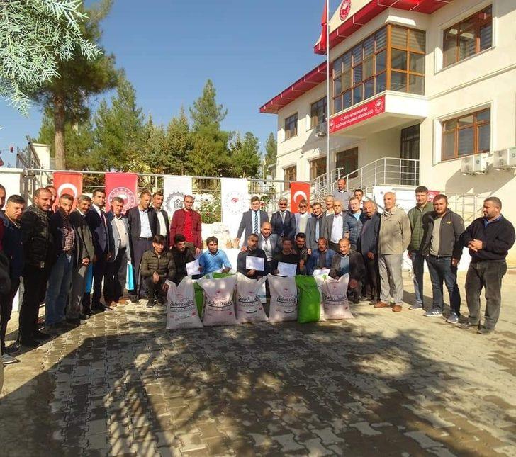 Siirtli çiftçilere yerli ve milli tohum dağıtıldı G4