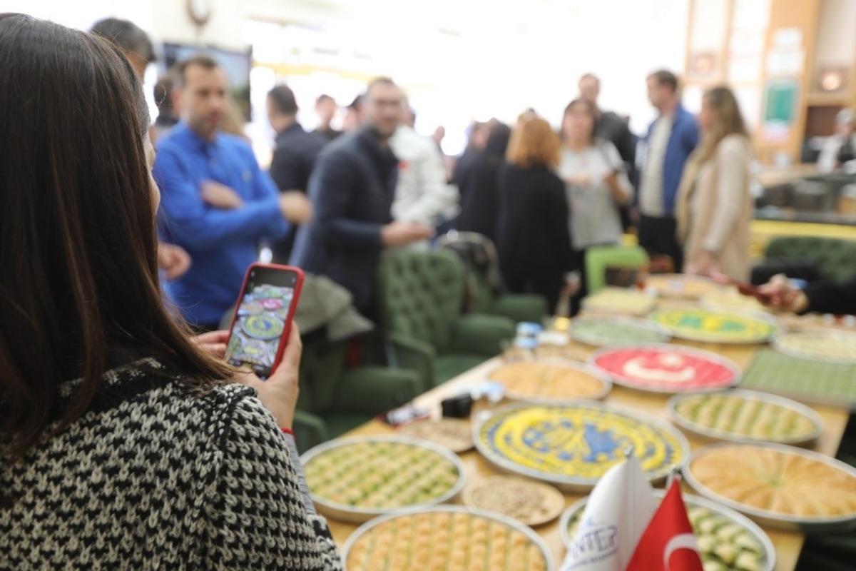 D&uuml;nyaca &uuml;nl&uuml; şefler, Gaziantep lezzetlerine hayran kaldı