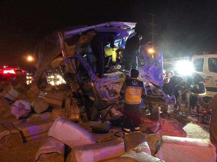 Bitlis’te askeri araçla kamyon çarpıştı: 1 ölü, 2 asker yaralı G1