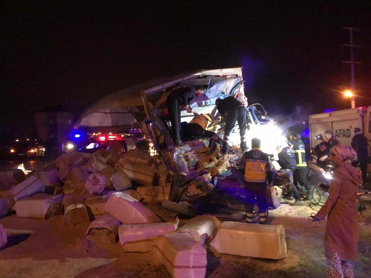 Bitlis’te askeri araçla kamyon çarpıştı: 1 ölü, 2 asker yaralı G2