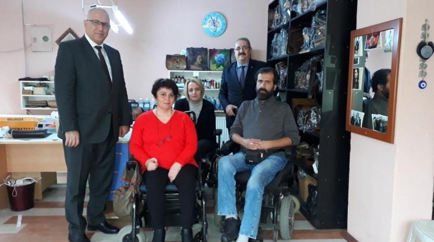 Kaymakam Sağlam, Salihli’nin devlet sanatçılarını ziyaret etti